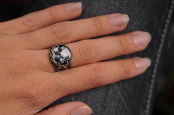 Vampire Full Moon Jewelry Ring - Image 5